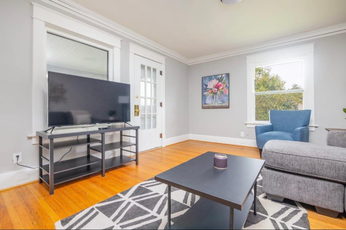 Spacious 2 Bedroom Home Near Ingersoll & Downtown Des Moines Ngoại thất bức ảnh